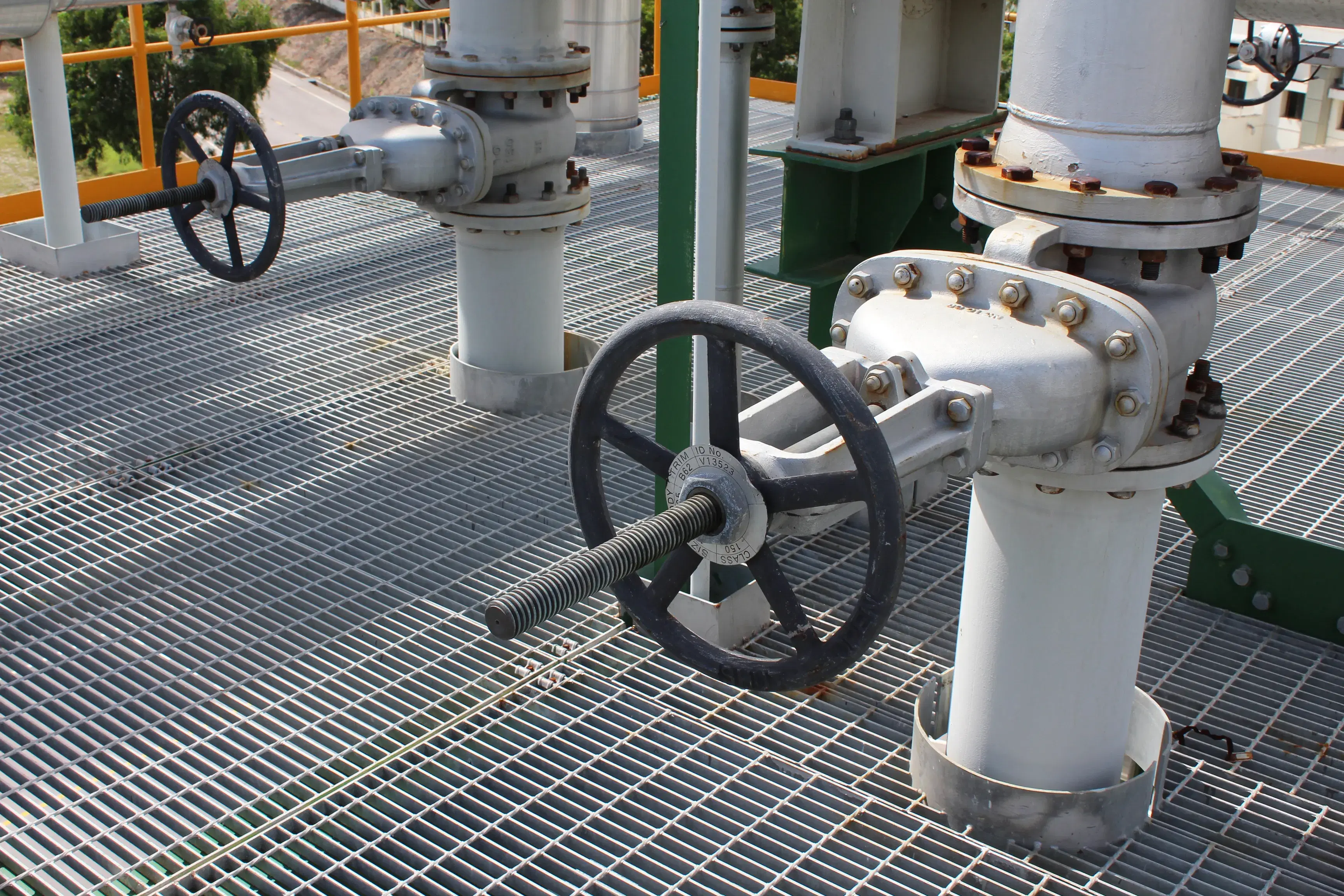 Steel platform grating around industrial piping and valves
